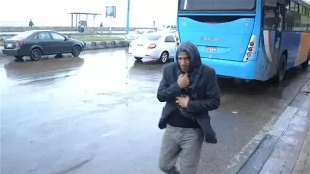 الأرصاد تحذر من نشاط الرياح والشبورة الكثيفة على الطرق السريعة والمسطحات المائية